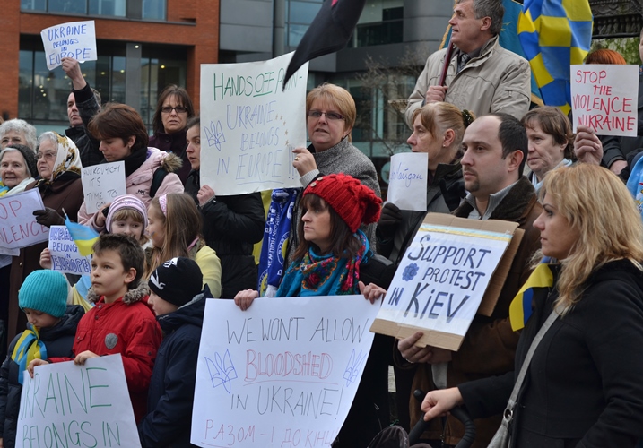 Ukrainians Gather In Manchester To Show Solidarity After Kiev Protest ...